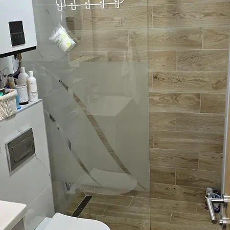 Br 1 Apartment *