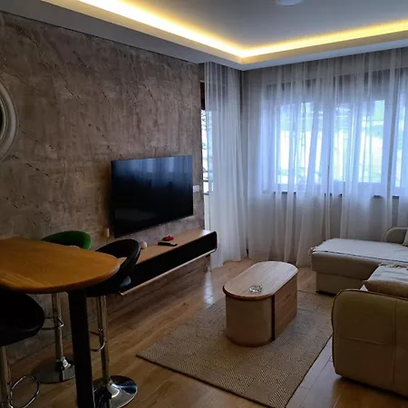 Br 1 Apartment *